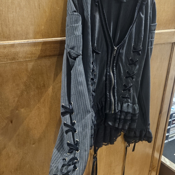 Elegant Womens Lace-Up Victorian Style Jacket - Picture 3 of 6